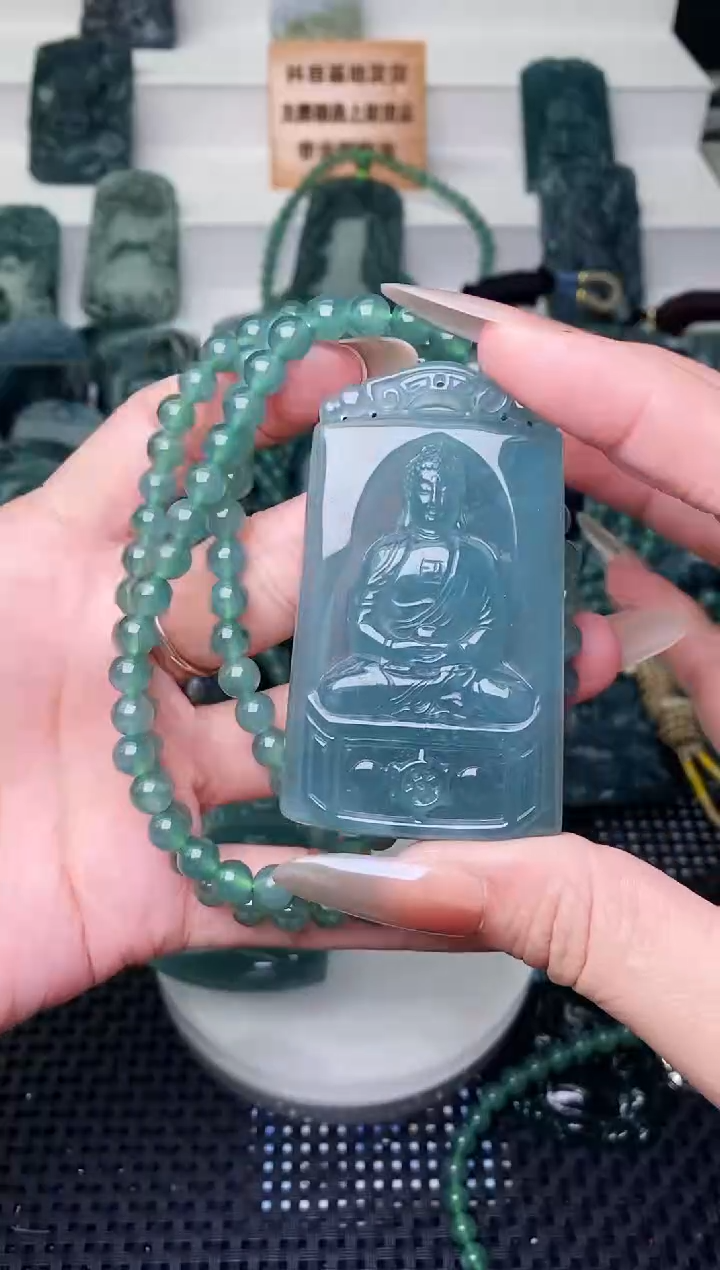 颈饰未镶嵌翡翠 