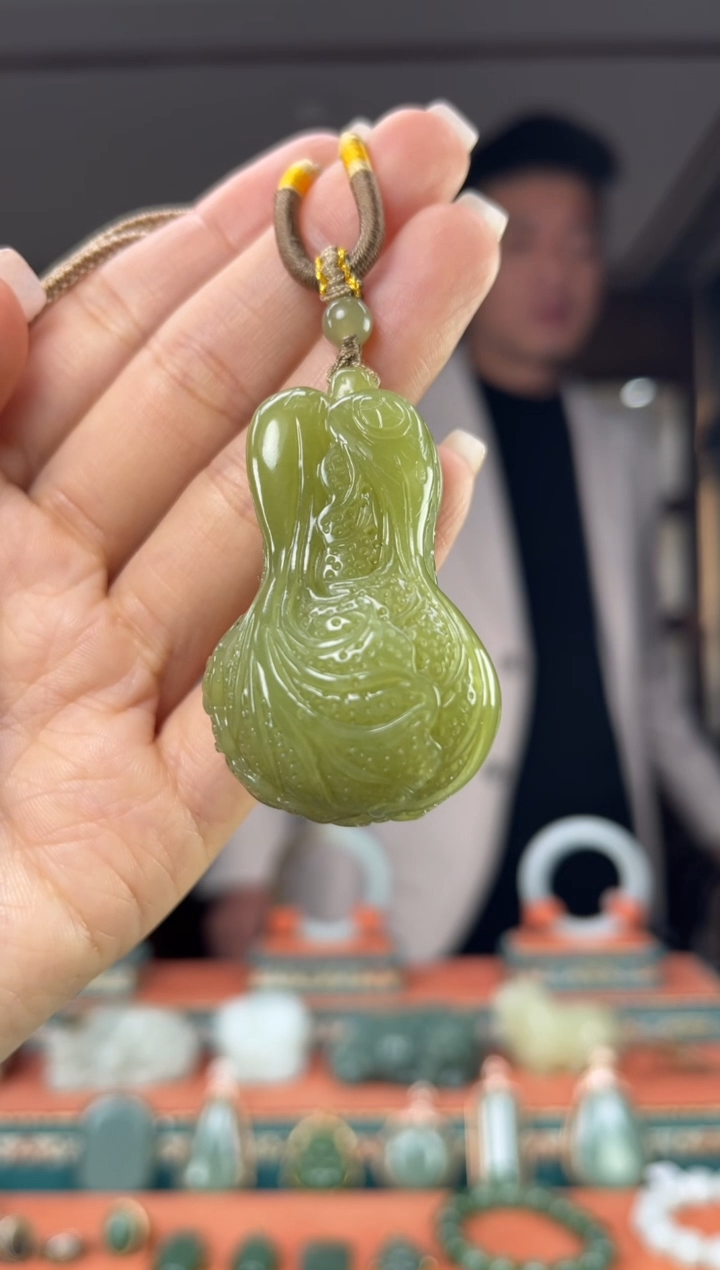 颈饰未镶嵌和田玉佩佩