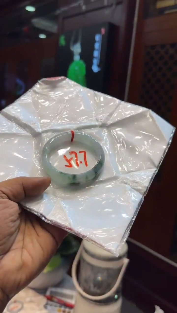 未镶嵌手镯翡翠手镯