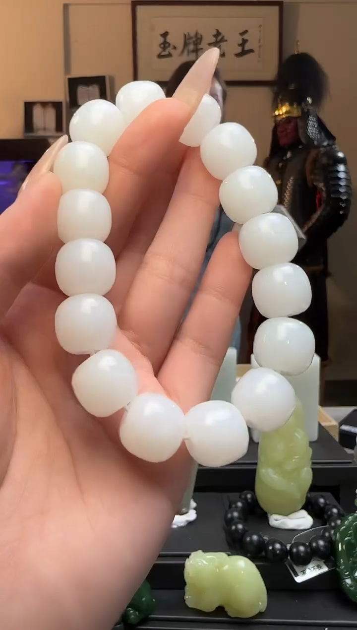 【闪购商品】和田玉老型珠未镶嵌手串