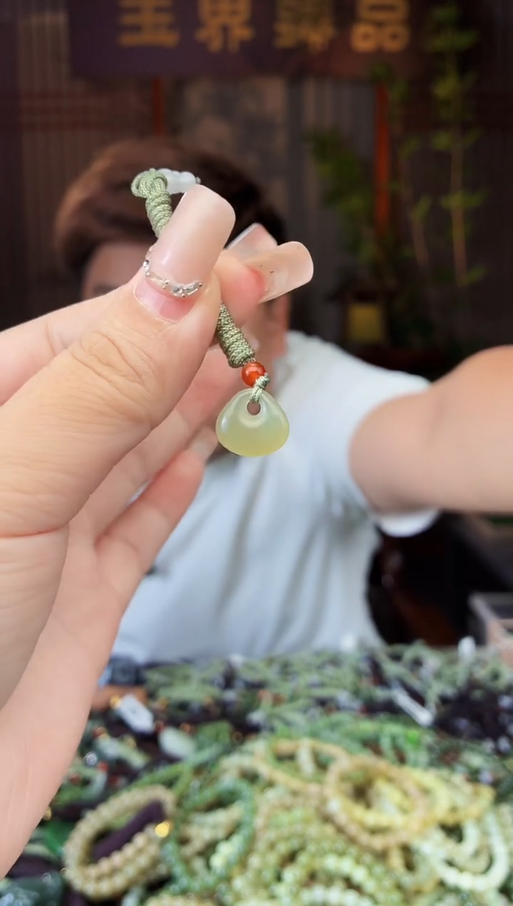 和田玉未镶嵌颈饰拍一发一