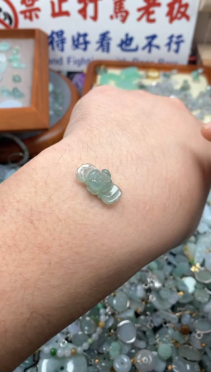 【闪购商品】翡翠颈饰未镶嵌哥哥