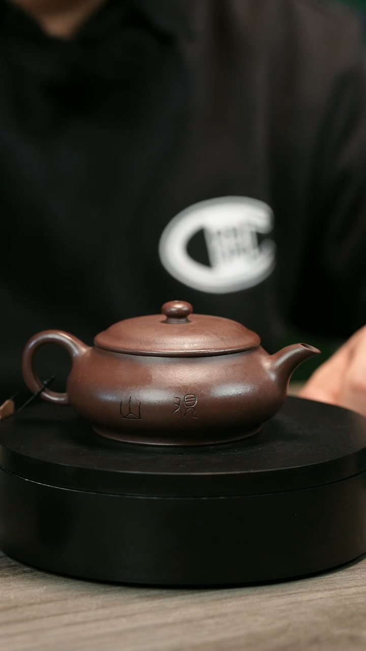茶壶紫砂B***?H2468周秀芳刻绘明炉
