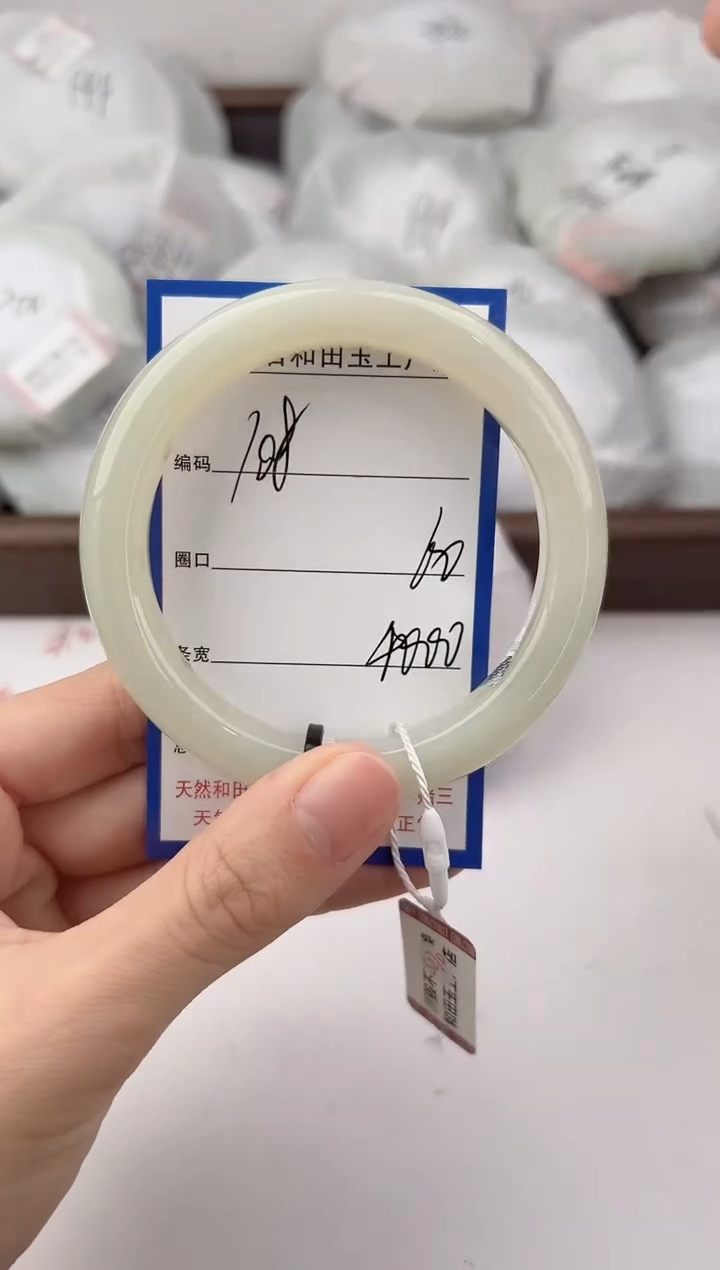 未镶嵌手镯和田玉108颜色微差无瑕疵