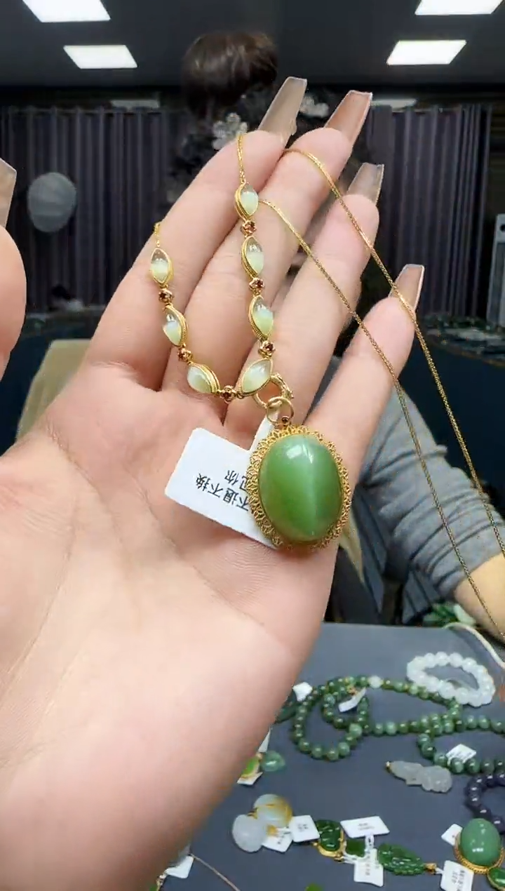 【闪购商品】和田玉挂件18K金镶嵌1