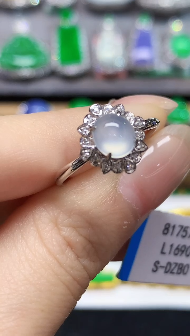 18K金镶嵌戒指翡翠L1690多样性发其一