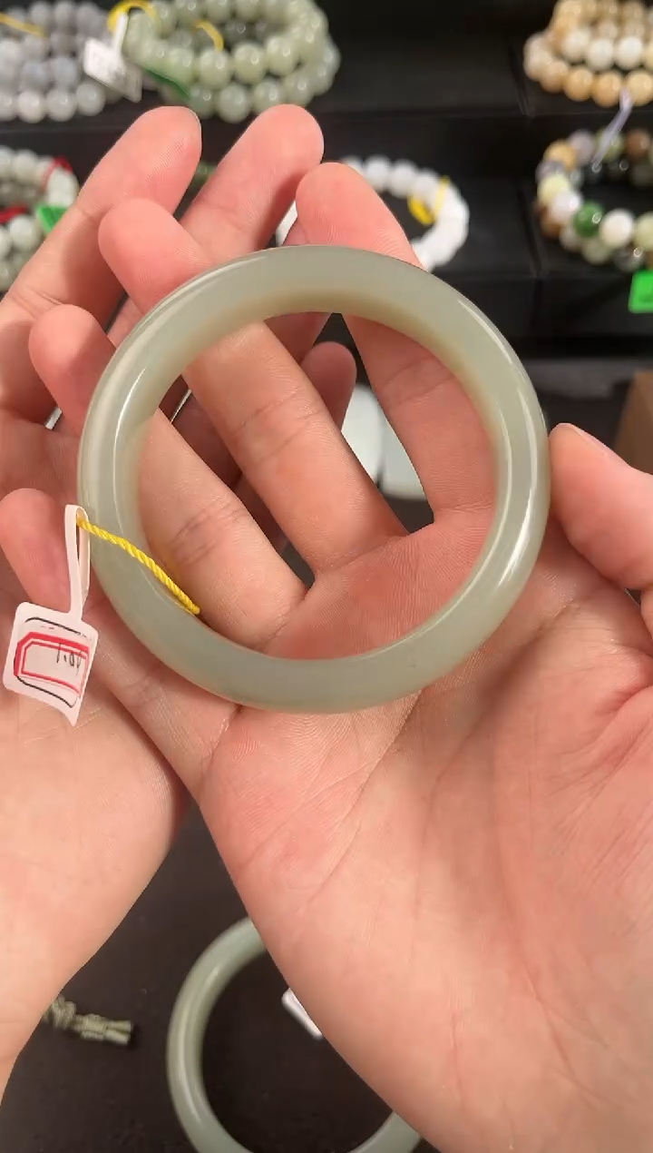 【闪购商品】和田玉手镯未镶嵌且末青白手镯60.2微色差