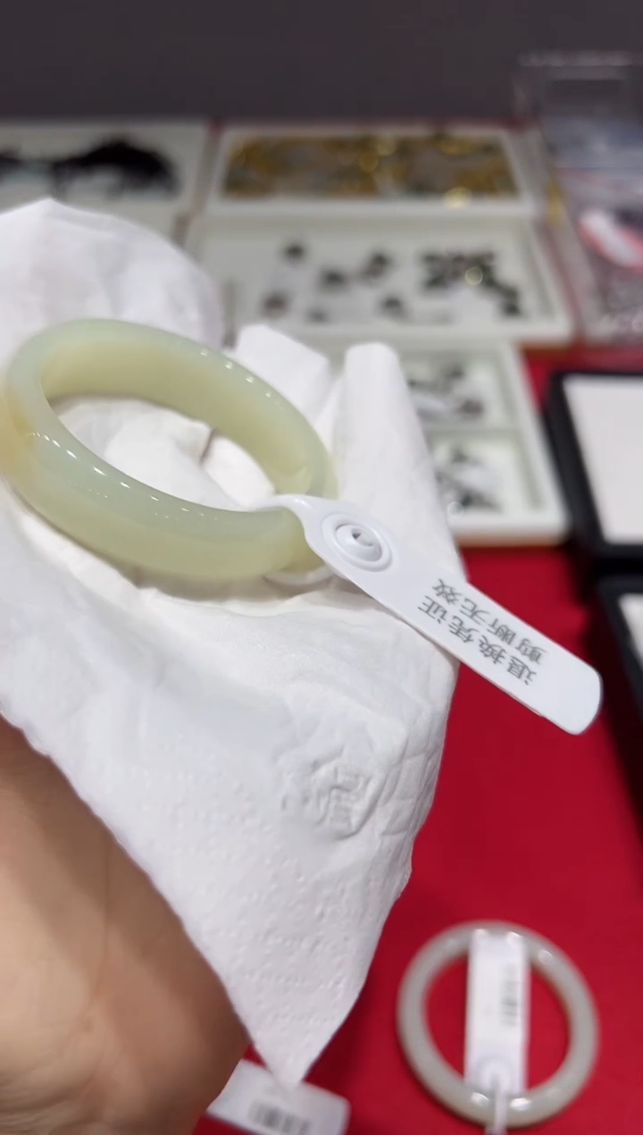 【闪购商品】和田玉手镯未镶嵌v0282圈口52