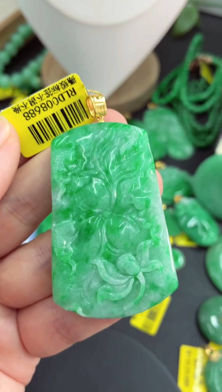 吊坠(不含链)18K金镶嵌翡翠挂件