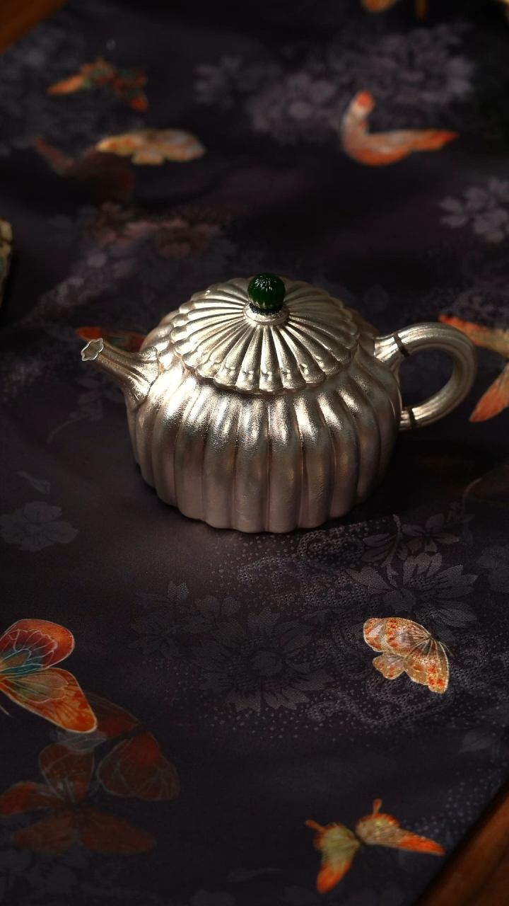 【闪购商品】D呆坐银壶菊瓣德钟