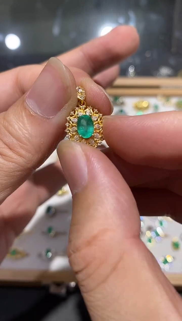 颈饰银S925镶嵌祖母绿吊坠