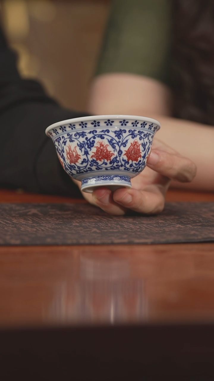 【瓷见如故】毛仔柴窑釉里红缠枝压手杯