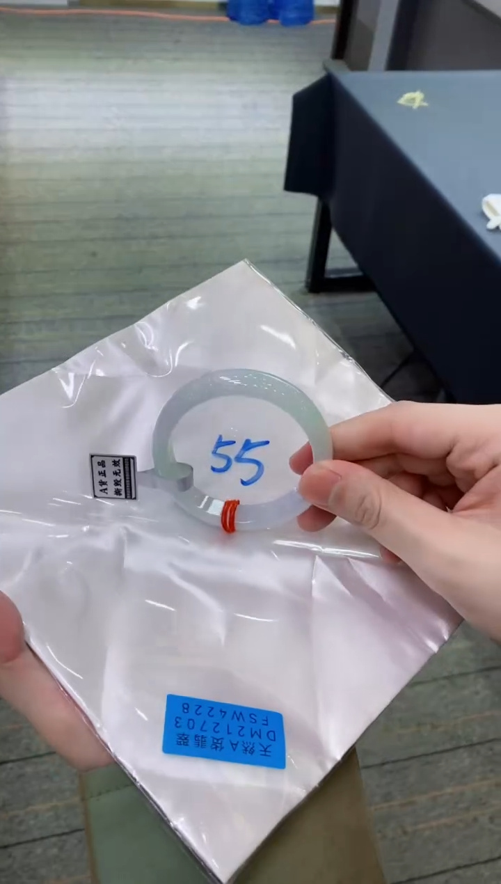 【闪购商品】翡翠手镯未镶嵌               