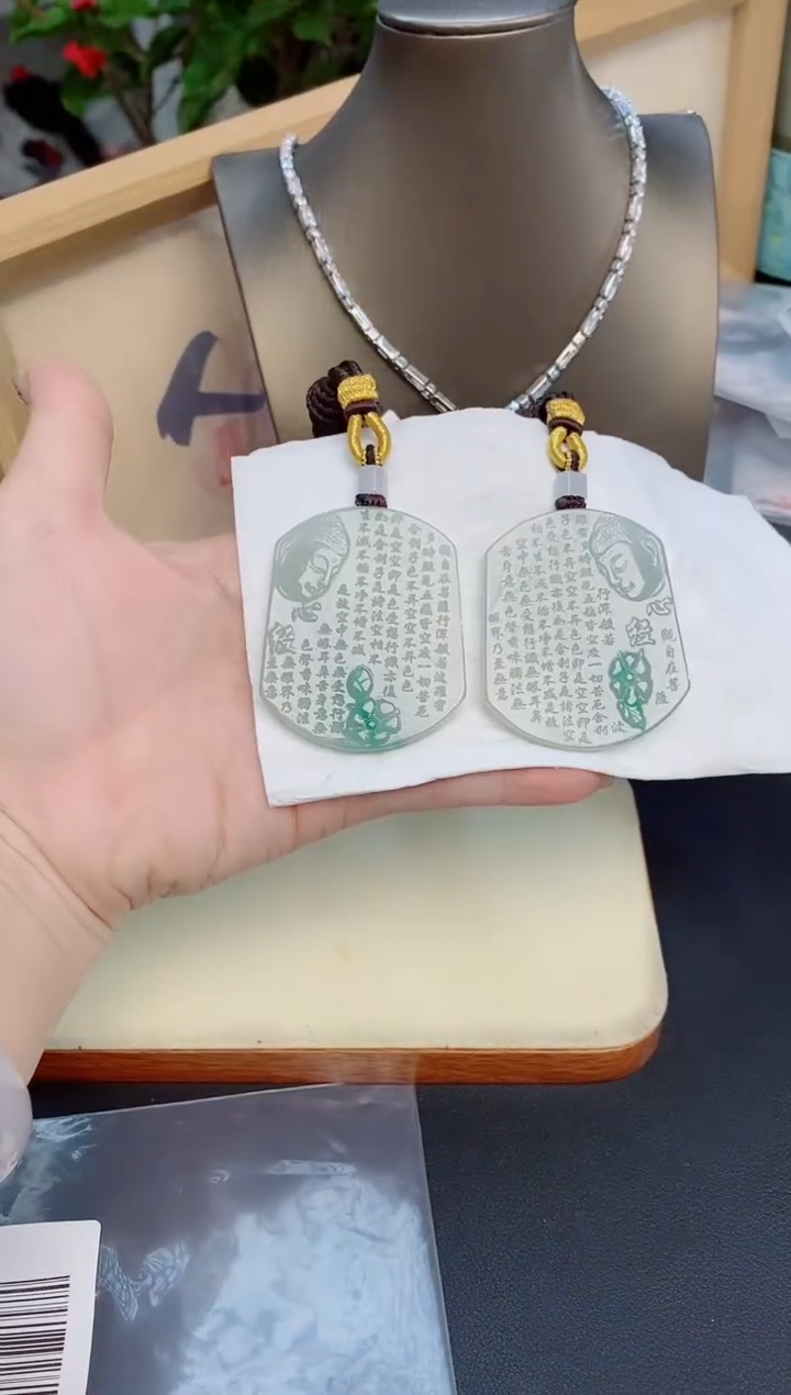 吊坠(不含链)未镶嵌翡翠缅甸天然翡翠吊坠心经牌子一对