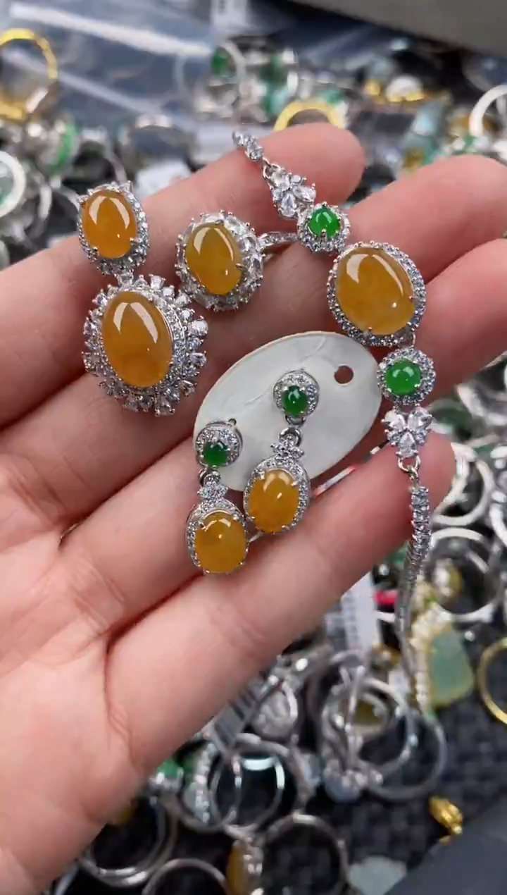 银S925镶嵌戒指翡翠999       9