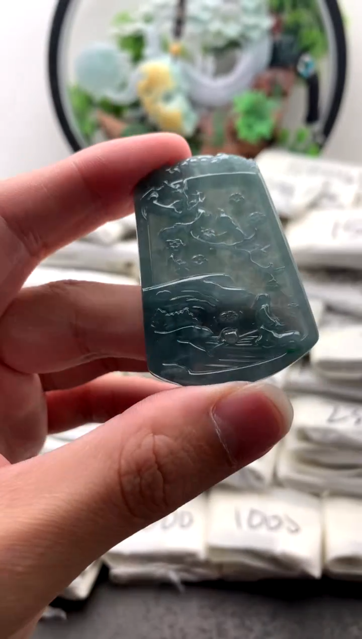 翡翠未镶嵌颈饰山水牌【品质一般能接受再拍】