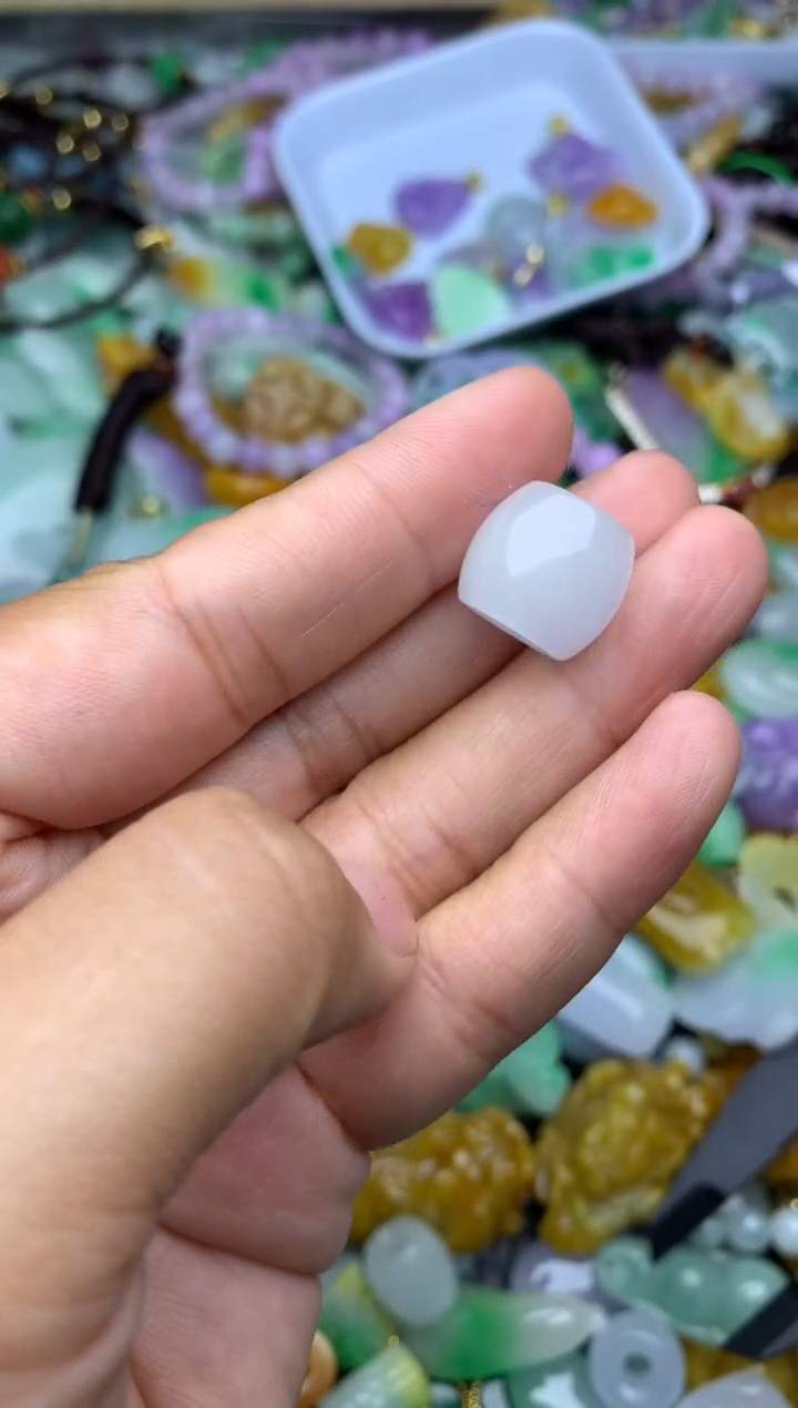 颈饰未镶嵌翡翠天然缅甸翡翠吊坠