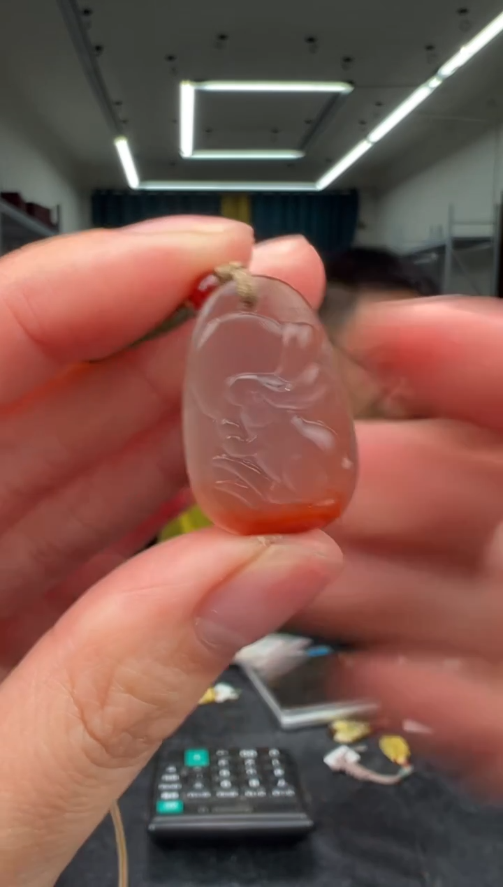 颈饰未镶嵌南红玛瑙吊坠