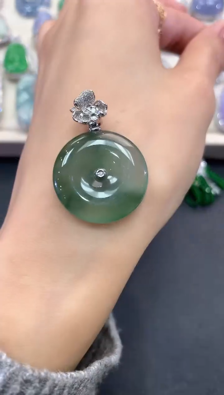 【闪购商品】翡翠吊坠(不含链)18K金镶嵌q42