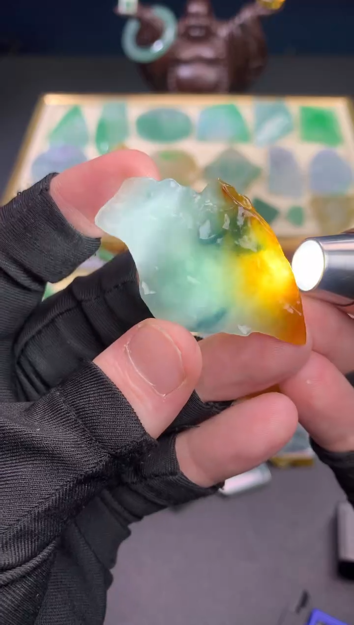 未镶嵌定制翡翠哈***?天然翡翠裸石