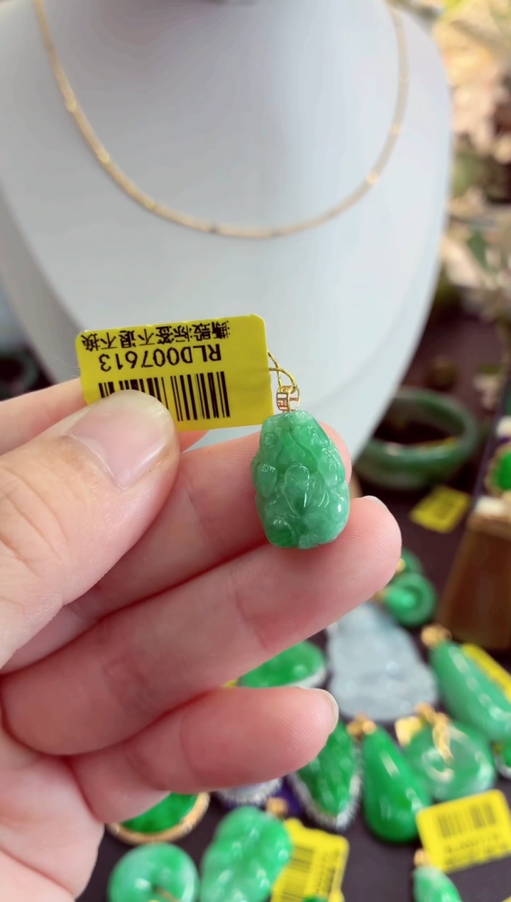 吊坠(不含链)18K金镶嵌翡翠挂件