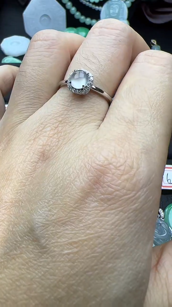 18K金镶嵌戒指翡翠蛋面戒指