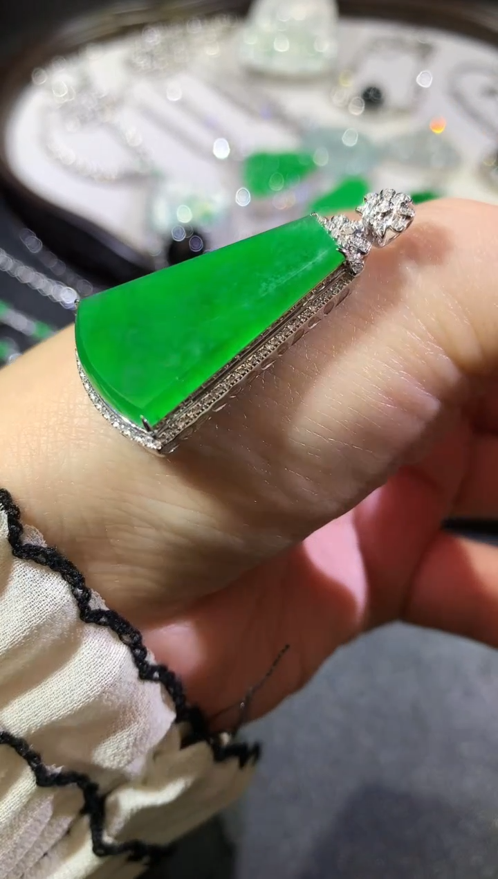 【闪购商品】翡翠吊坠(不含链)18K金镶嵌42-无事牌