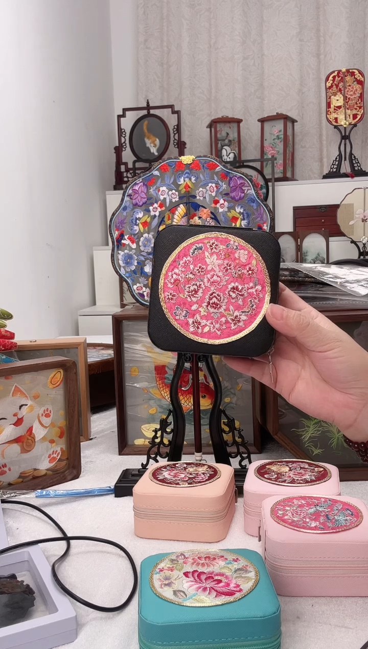 扇子苏绣作品是首饰盒