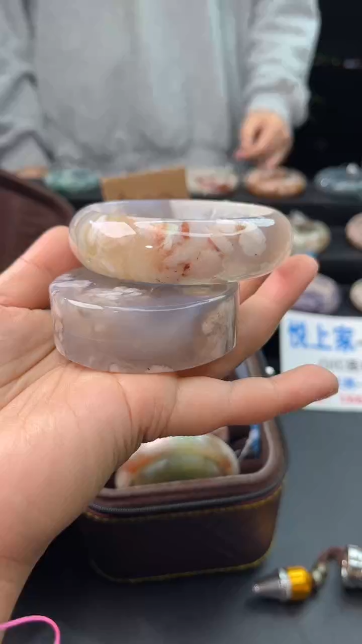 【闪购商品】石英质玉手镯未镶嵌赠送镯心（圈口62