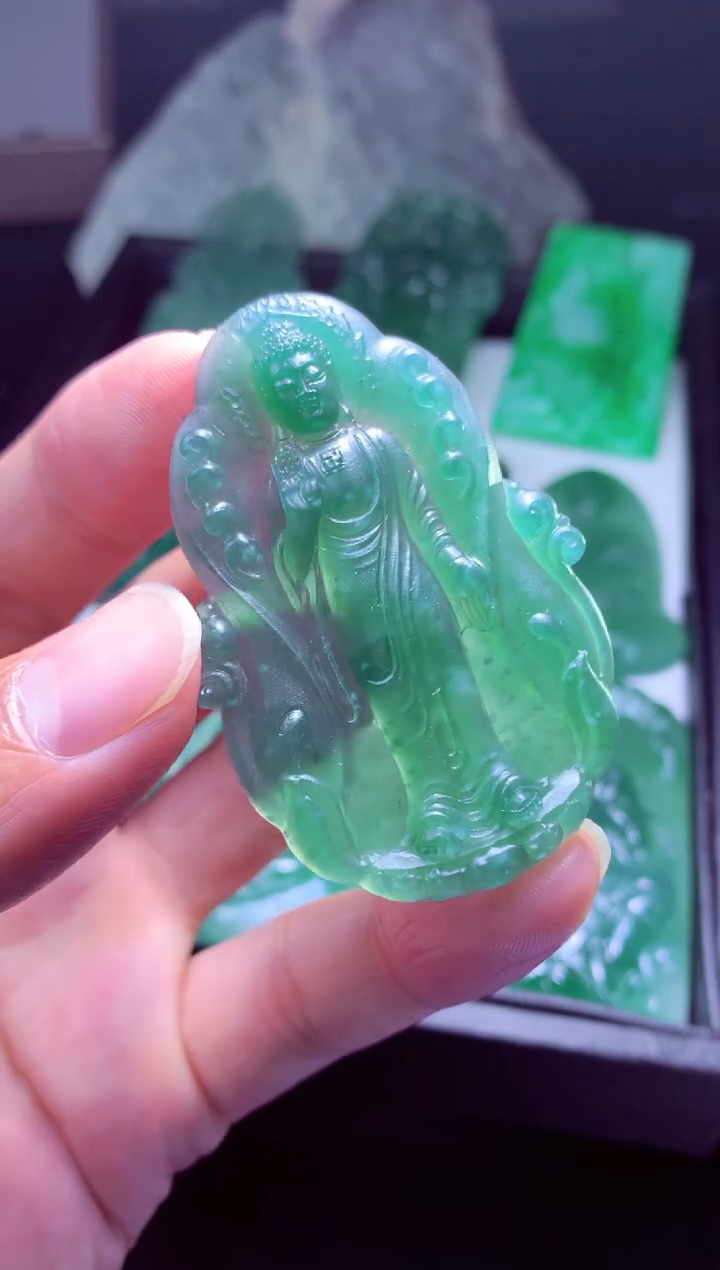 未镶嵌定制翡翠旷***?天然翡翠A货吊坠 基地发货多样性发货其一