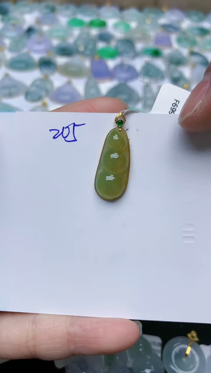 【闪购商品】翡翠颈饰18K金镶嵌天然翡翠A货    