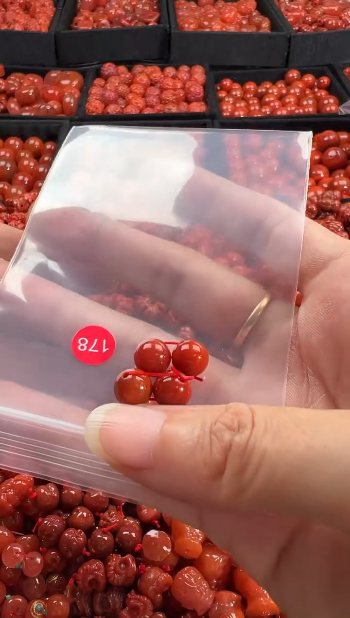 南红玛瑙未镶嵌颈饰1