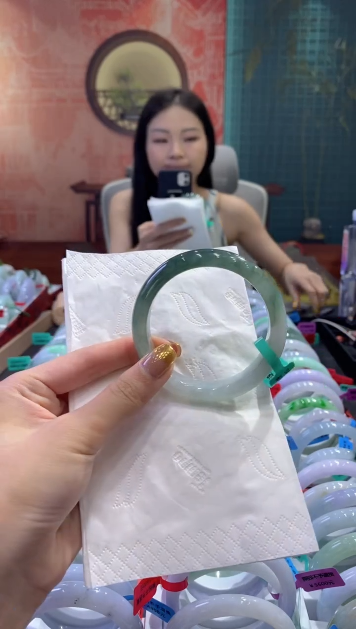 翡翠手镯未镶嵌多人09863