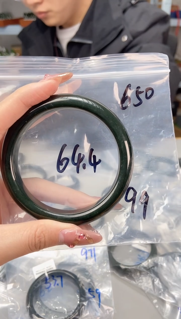 【闪购商品】和田玉手镯未镶嵌和田玉手镯650