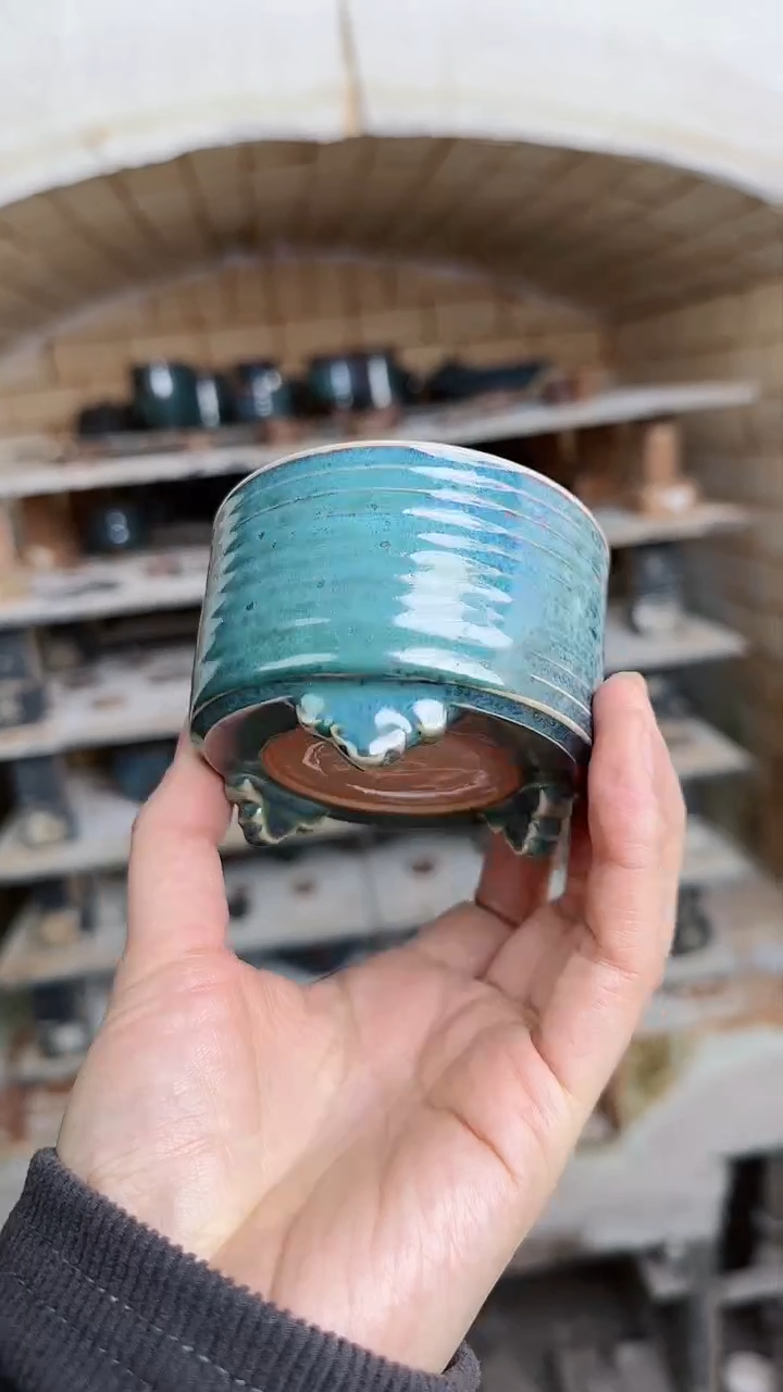 【闪购商品】158-1王建勋三足炉--------笑