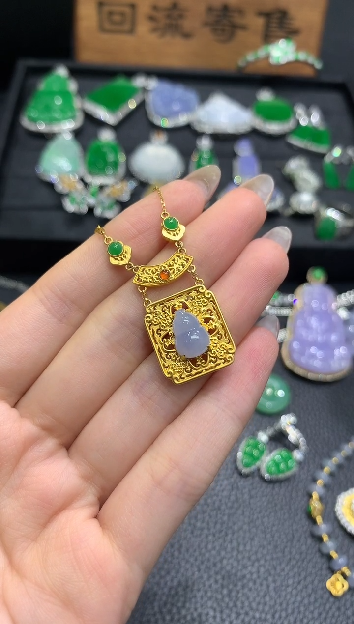 吊坠(赠链)18K金镶嵌翡翠15