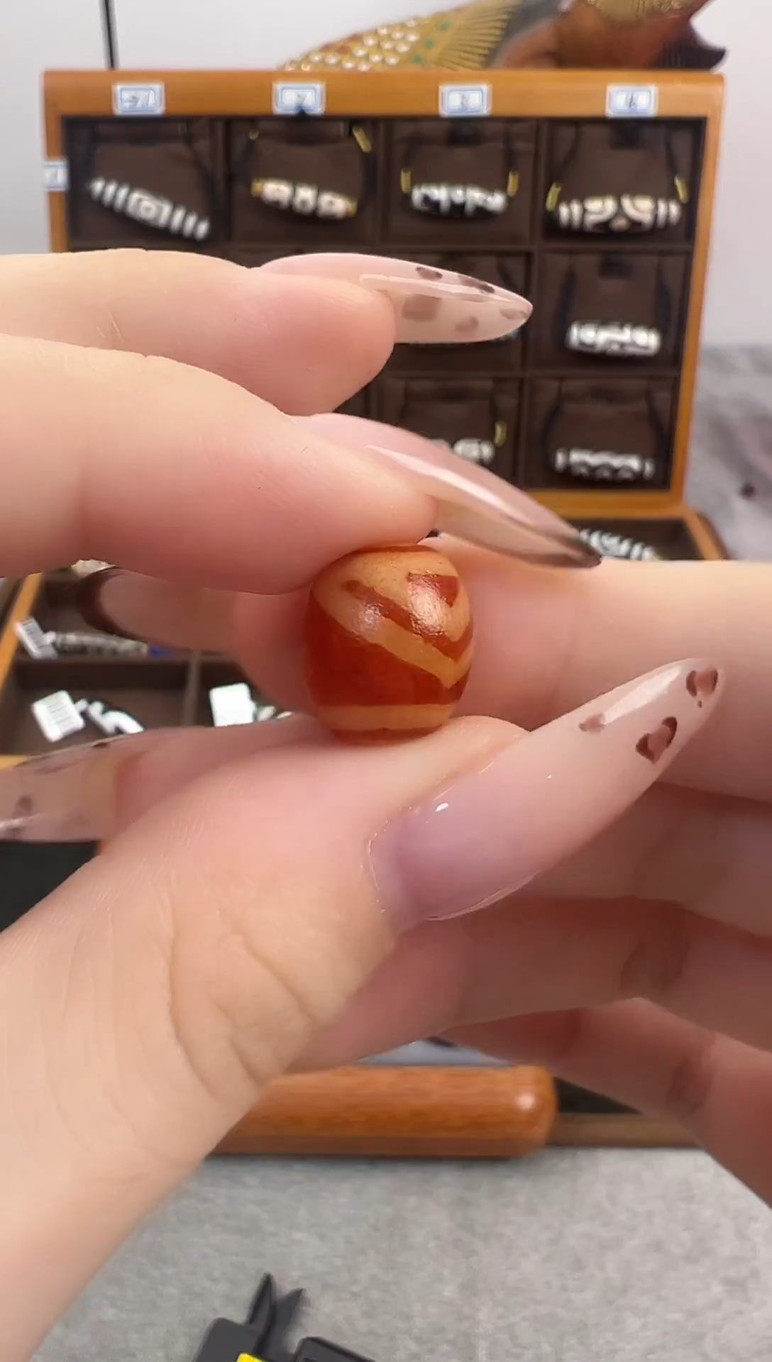 玛瑙/玉髓（覆膜）颈饰未镶嵌24.（微瑕）