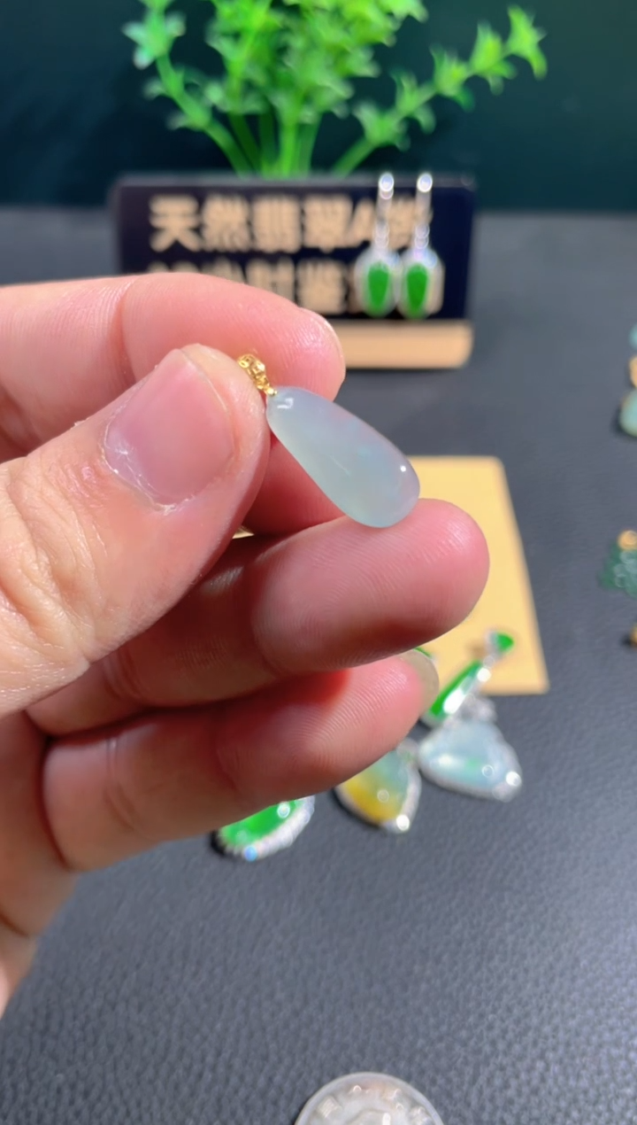 【闪购商品】翡翠颈饰18K金镶嵌翡翠