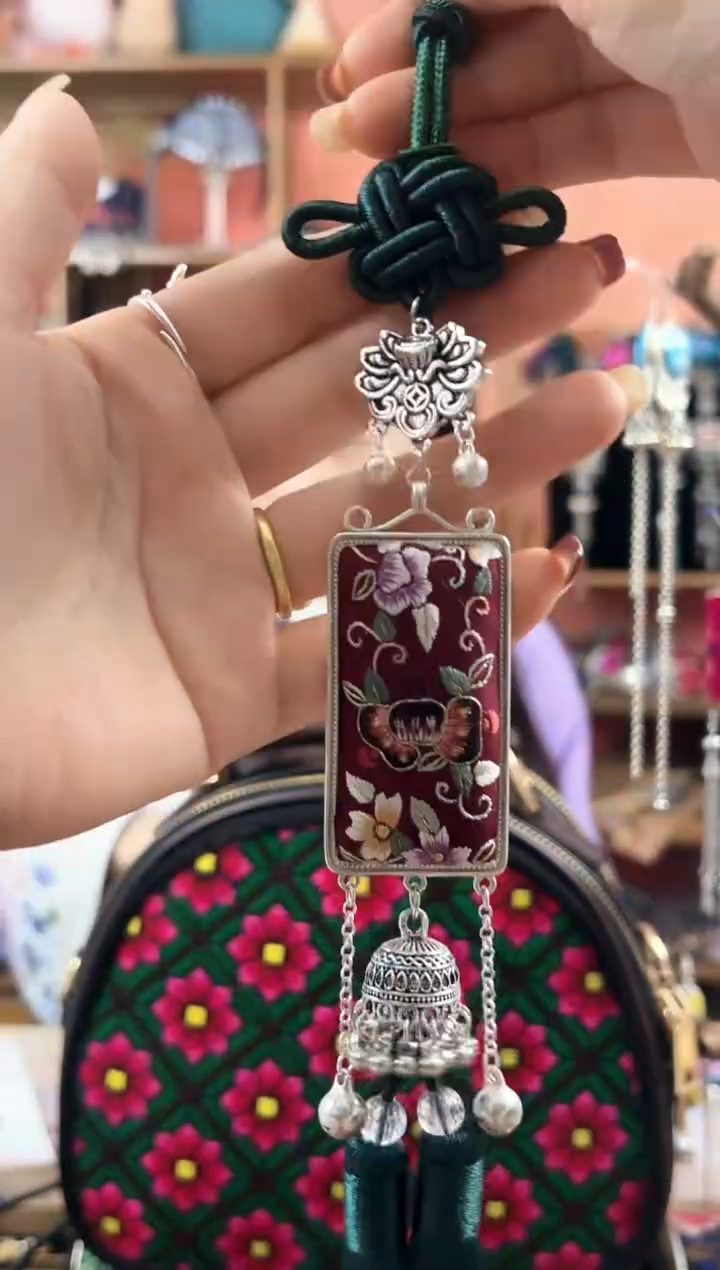 【闪购商品】织绣民族风老绣饰品199