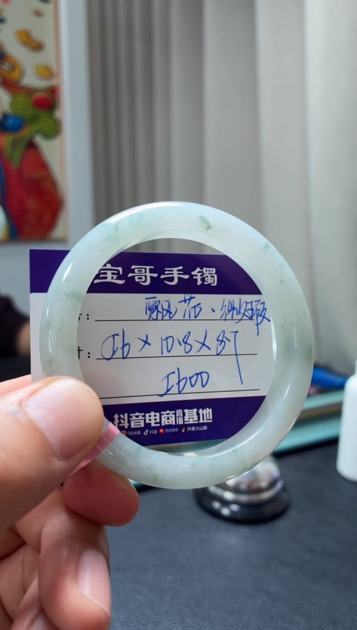 翡翠手镯未镶嵌翡翠手镯