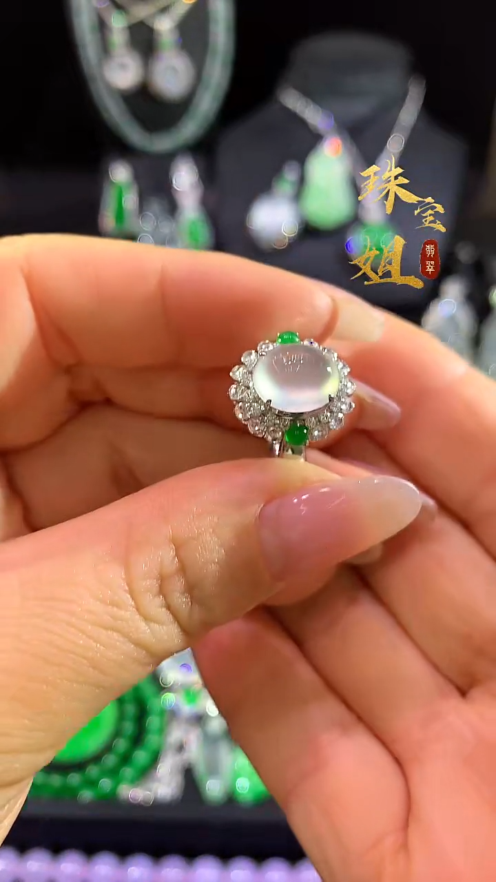 18K金镶嵌戒指翡翠戒指