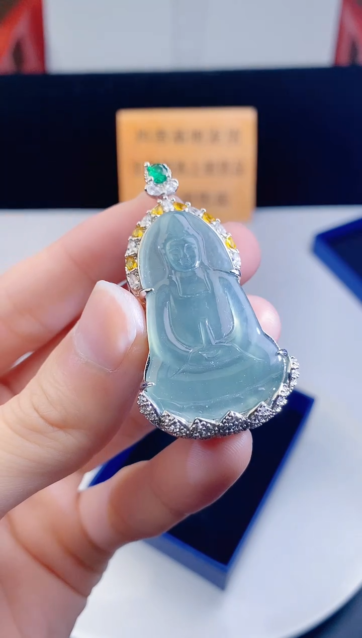 颈饰未镶嵌翡翠    