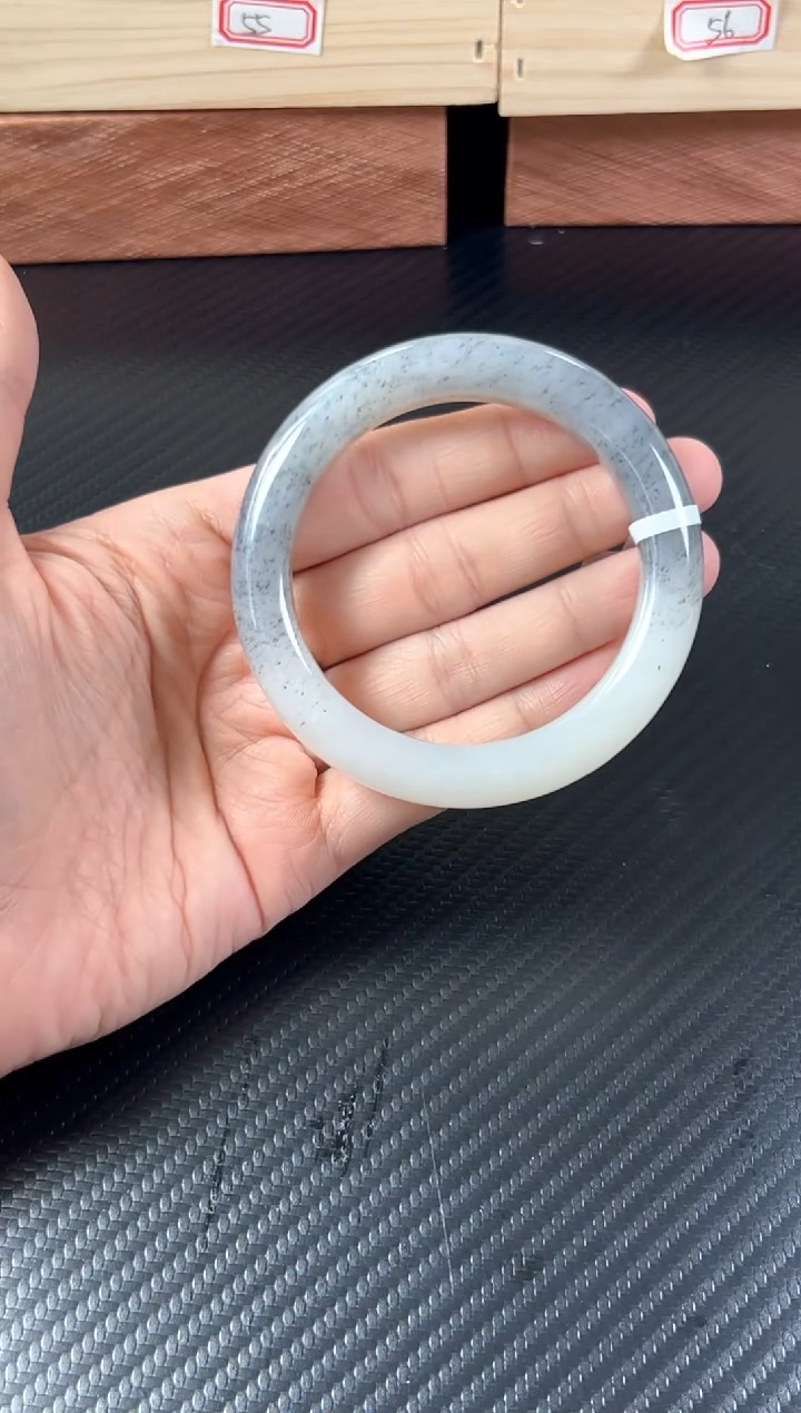 未镶嵌手镯和田玉黑山微色差57+Mm