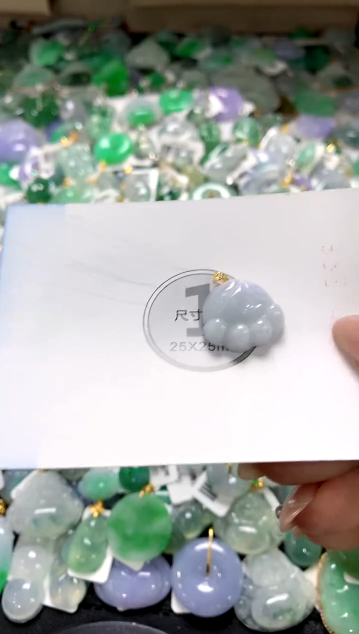 颈饰18K金镶嵌翡翠1111111111111111