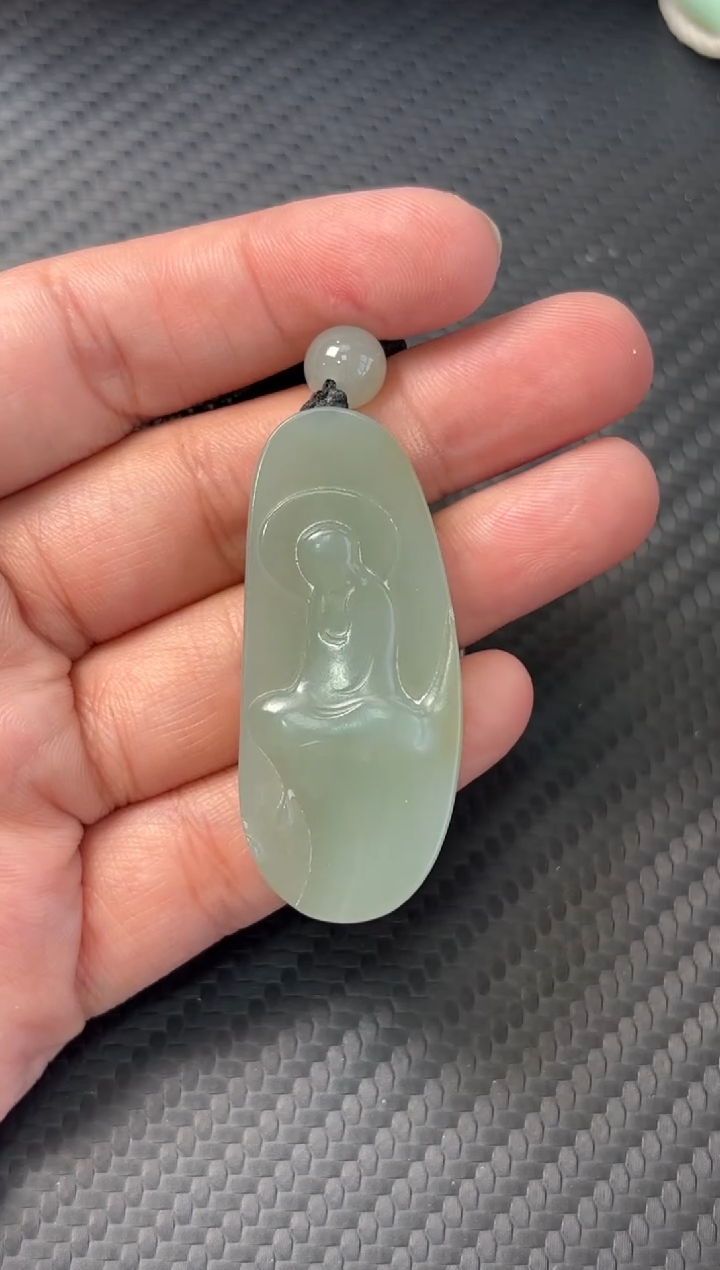 吊坠(赠链)未镶嵌和田玉且末微色差近矿吊坠S