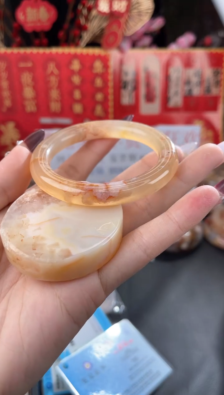 【闪购商品】石英质玉手镯未镶嵌54