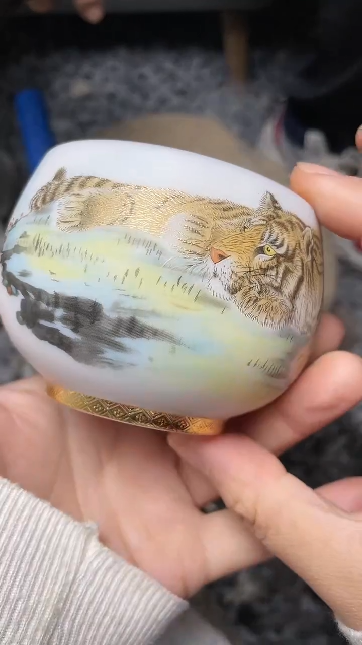 【闪购商品】杯卧虎白瓷磨砂金杯