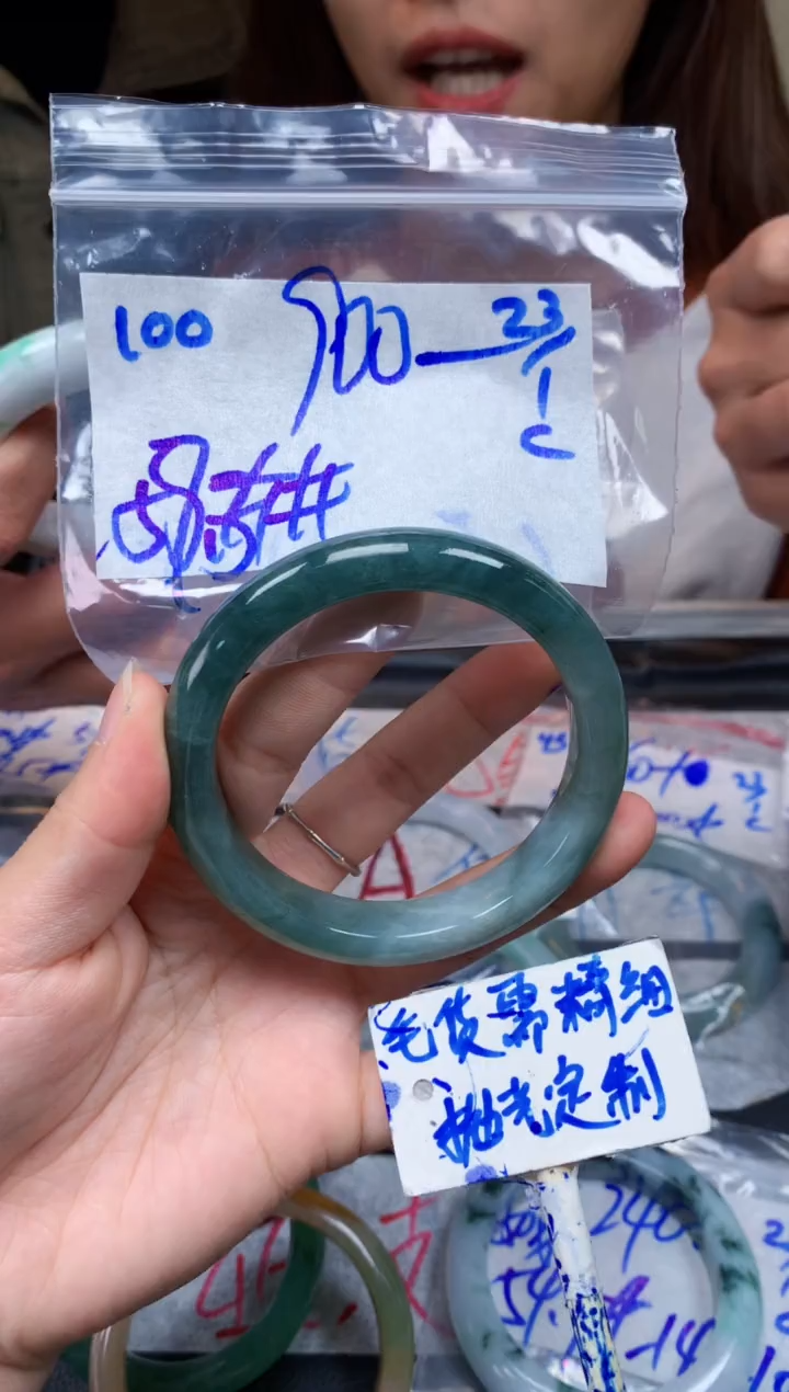 【闪购商品】定制翡翠未镶嵌100毛货需精细抛光手镯多样性拍一发一