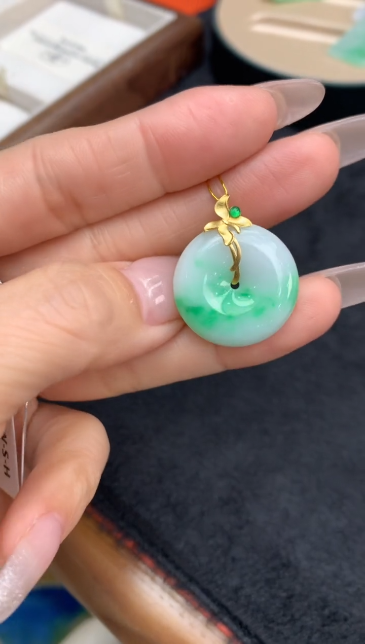 【闪购商品】翡翠颈饰18K金镶嵌平安扣