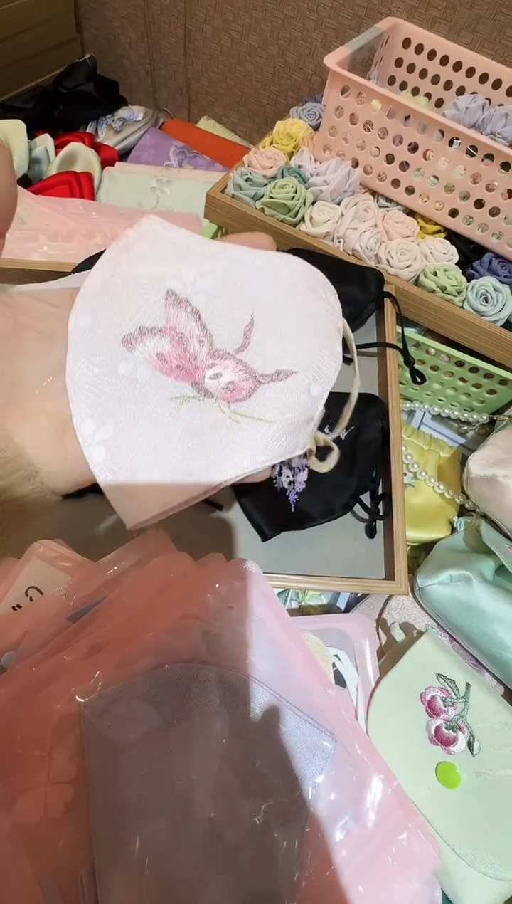 织绣夜*沉蝴蝶振娟面料口罩